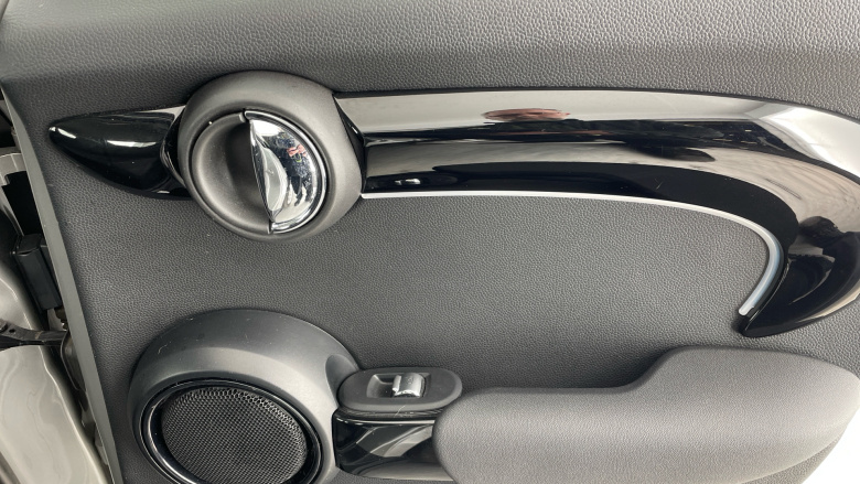 MINI Hatchback 1.5 Cooper Classic Premium 5dr Auto Petrol Hatchback